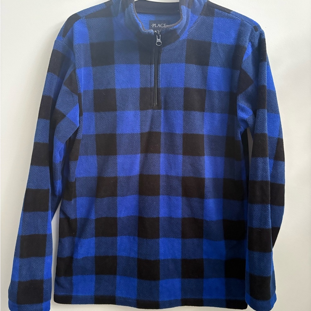 Cozy The Children’s Place plaid fleece pullover in great condition 💙🖤